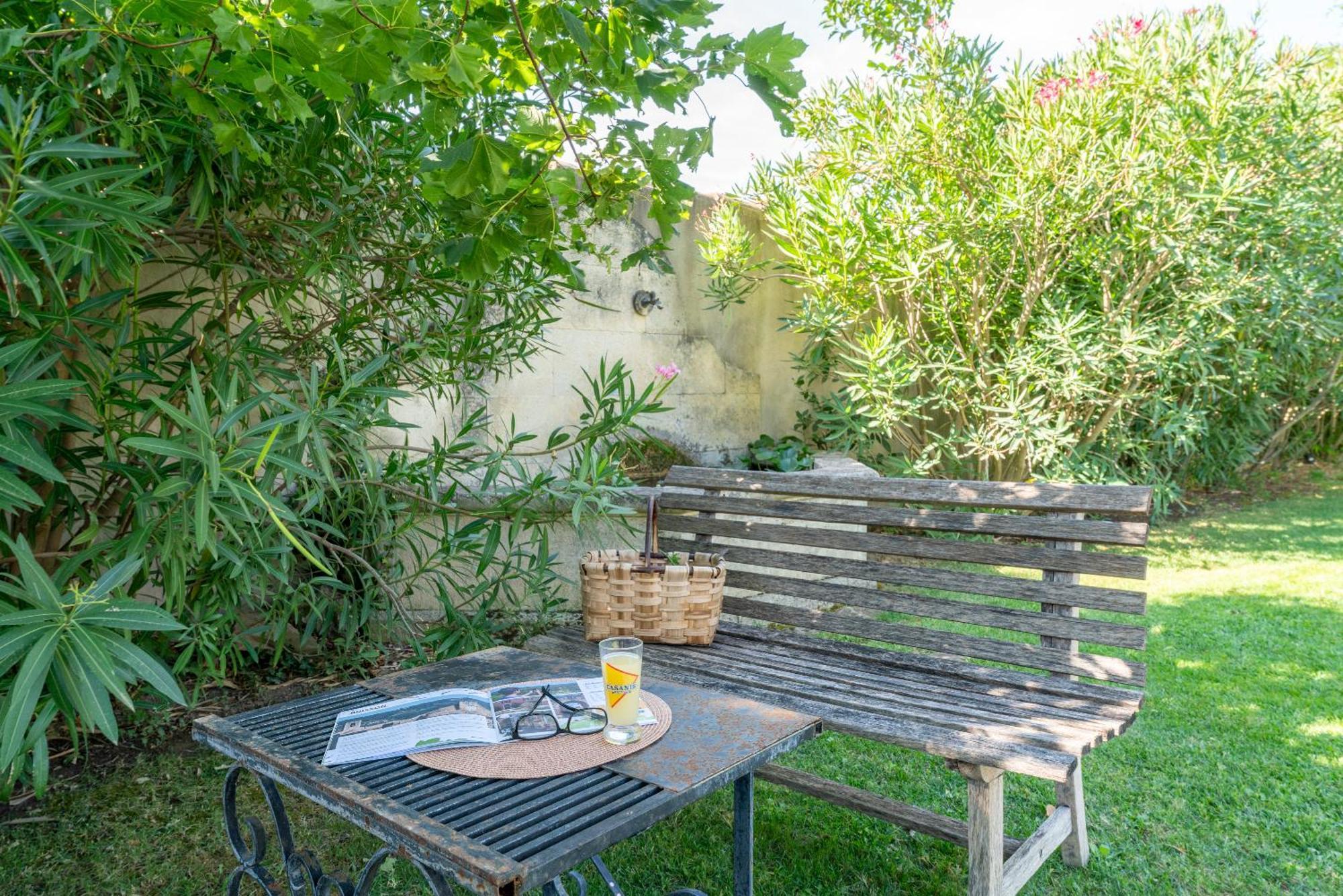 L'Ensemble Du Gite De Tante Berthe Camaret-sur-Aigues エクステリア 写真